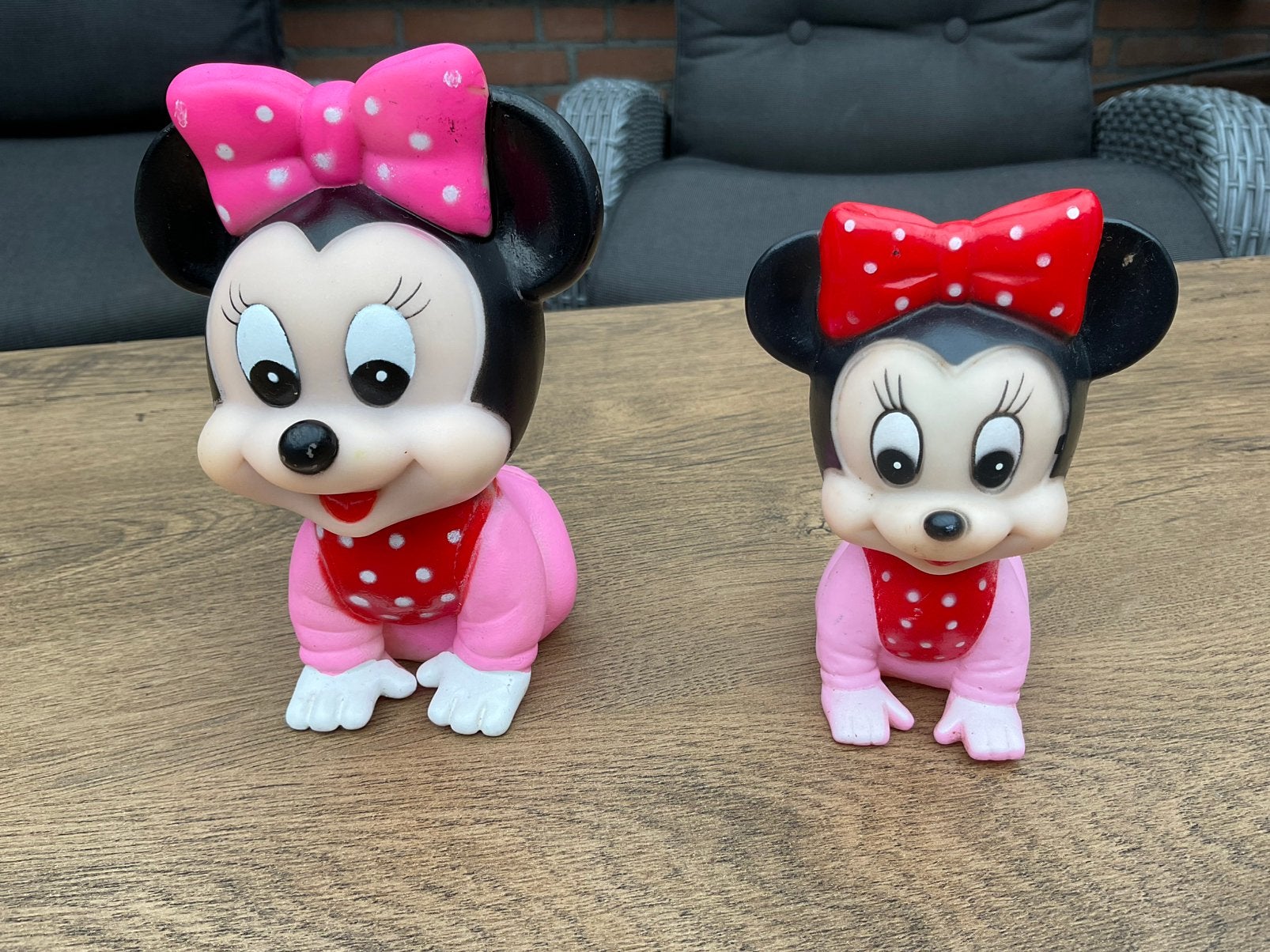 2 gebruikte Disney piep poppetjes Minnie mouse, Verzamelen, Ophalen, Mickey Mouse, Zo goed als nieuw, Beeldje of Figuurtje