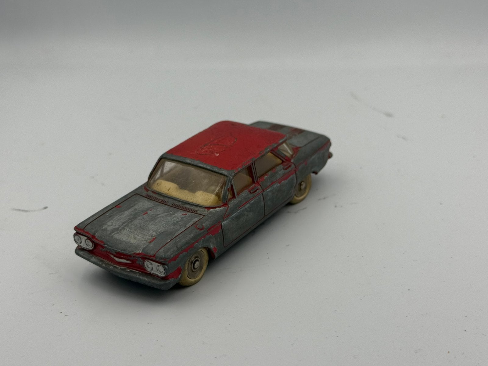 Dinky Toys Chevrolet Corvair rood, Hobby en Vrije tijd, Modelauto's | 1:43, Ophalen of Verzenden, Zo goed als nieuw, Auto, Dinky Toys