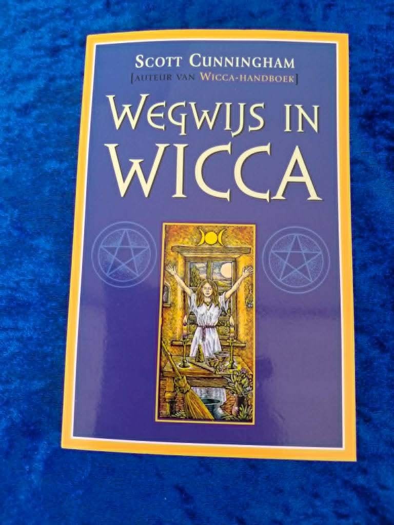 Boek Wegwijs in Wicca, Ophalen of Verzenden, Nieuw, Spiritualiteit algemeen, Overige typen