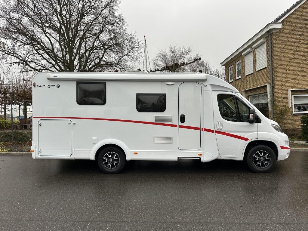 Sunlight V69 Queensbed aanbieding !!!, Caravans en Kamperen, Sunlight, Ringverwarming, Airbags, Tot en met 2