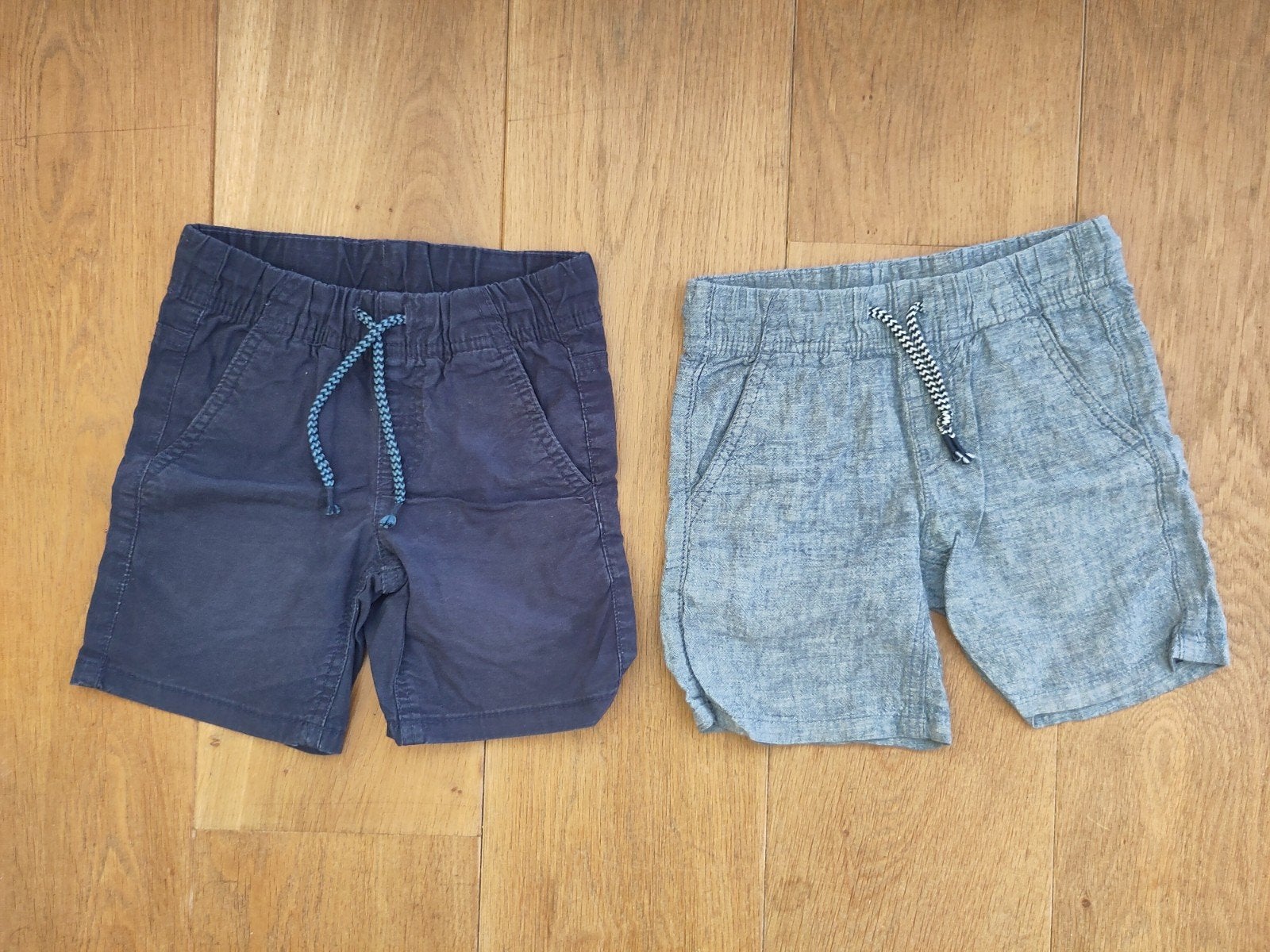 broekjes maat 104, Ophalen, Zo goed als nieuw, Jongen, Broek
