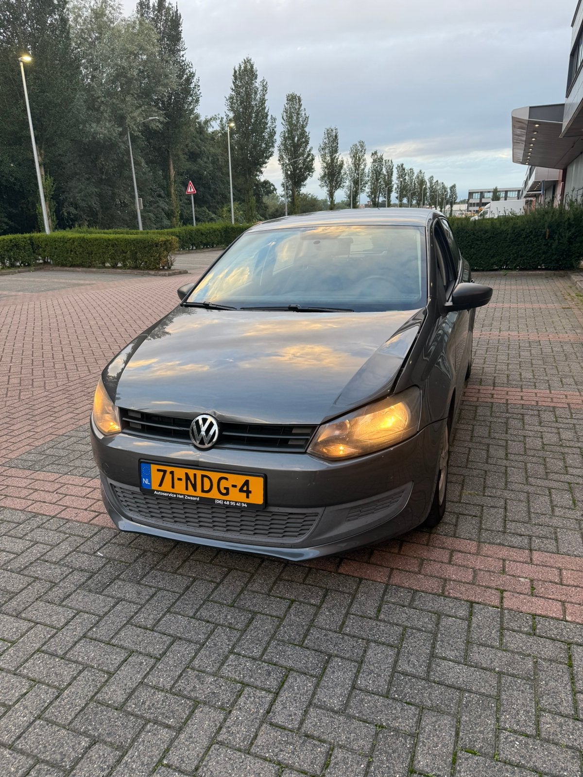 Volkswagen Polo 1.4 16V FSI 63KW 2010 Grijs, Auto's, Voorwielaandrijving, 970 kg, Stof, 40 €/maand