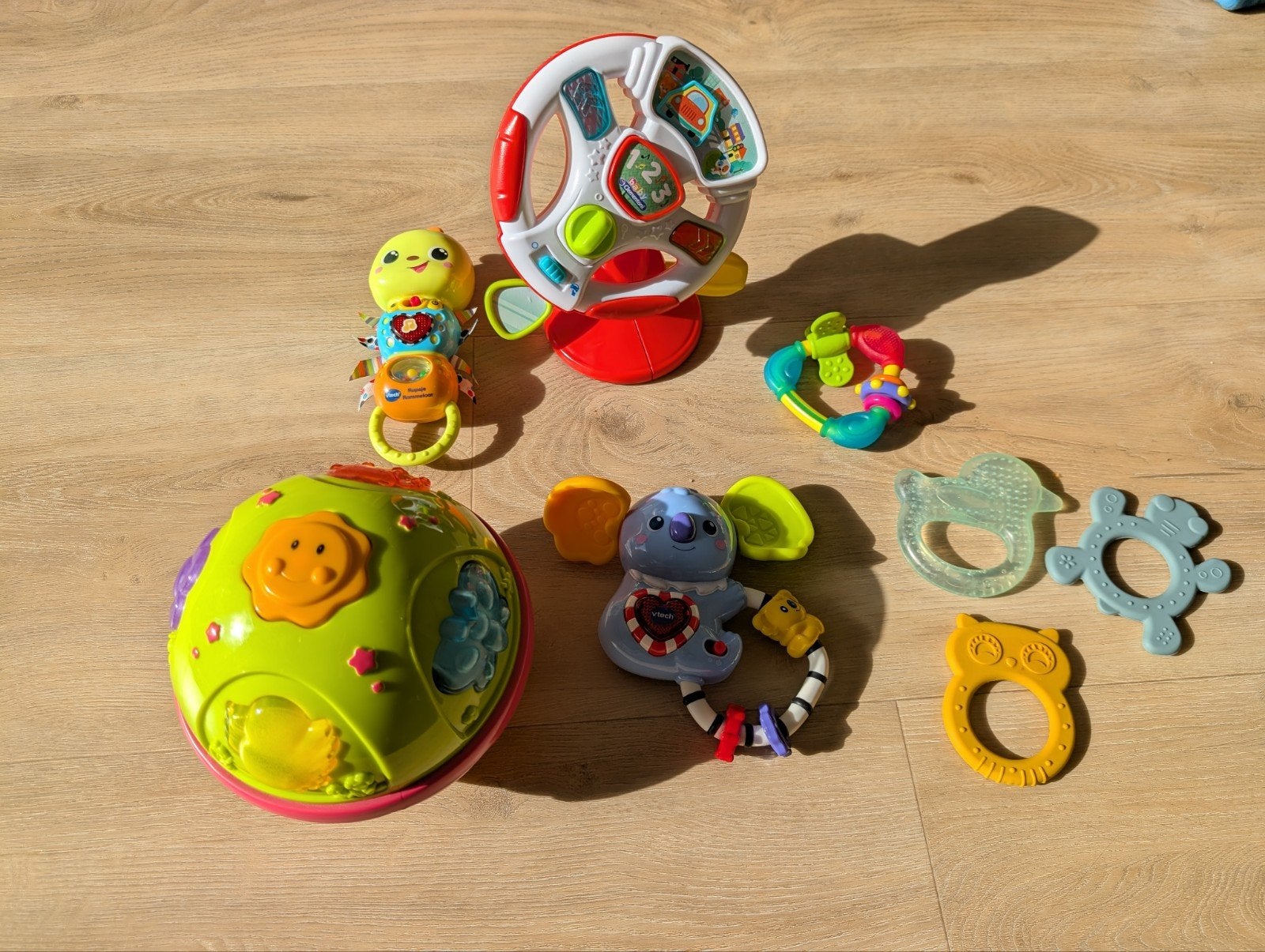 Baby speelgoed pakket: rammelaars, bijtringen en meer (Vtech, Ophalen, Zo goed als nieuw, Overige typen, Met licht