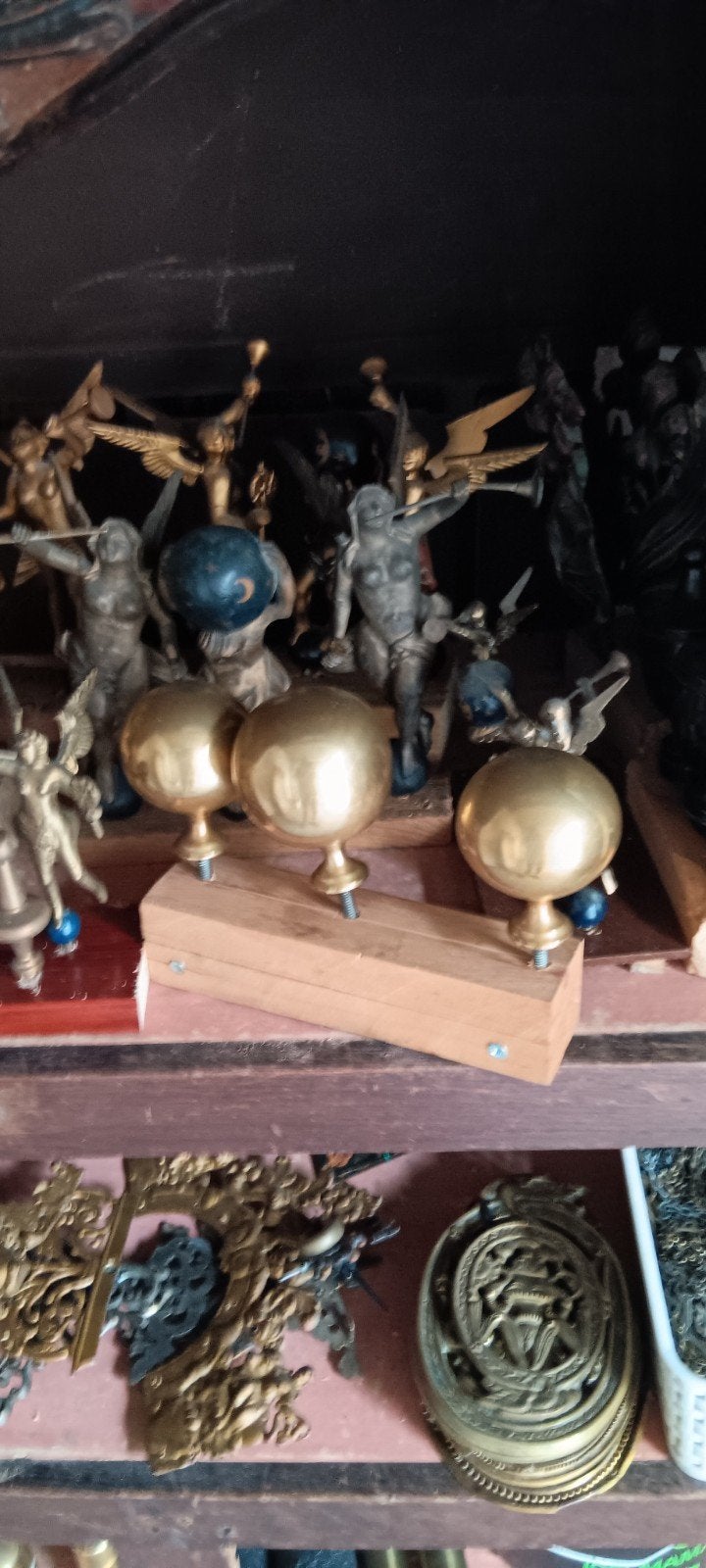 te ongeveer 15 a16 poppen en bollen voor friesse klokken kle, Antiek en Kunst, Ophalen
