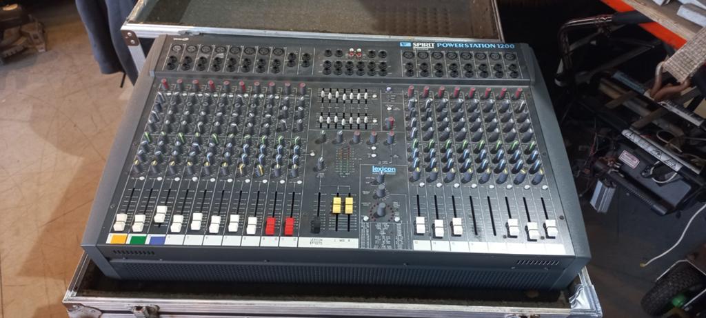 Spirit mengpaneel met koffer, Muziek en Instrumenten, Mengpanelen, Ophalen of Verzenden, Gebruikt, 10 tot 20 kanalen, Microfooningang
