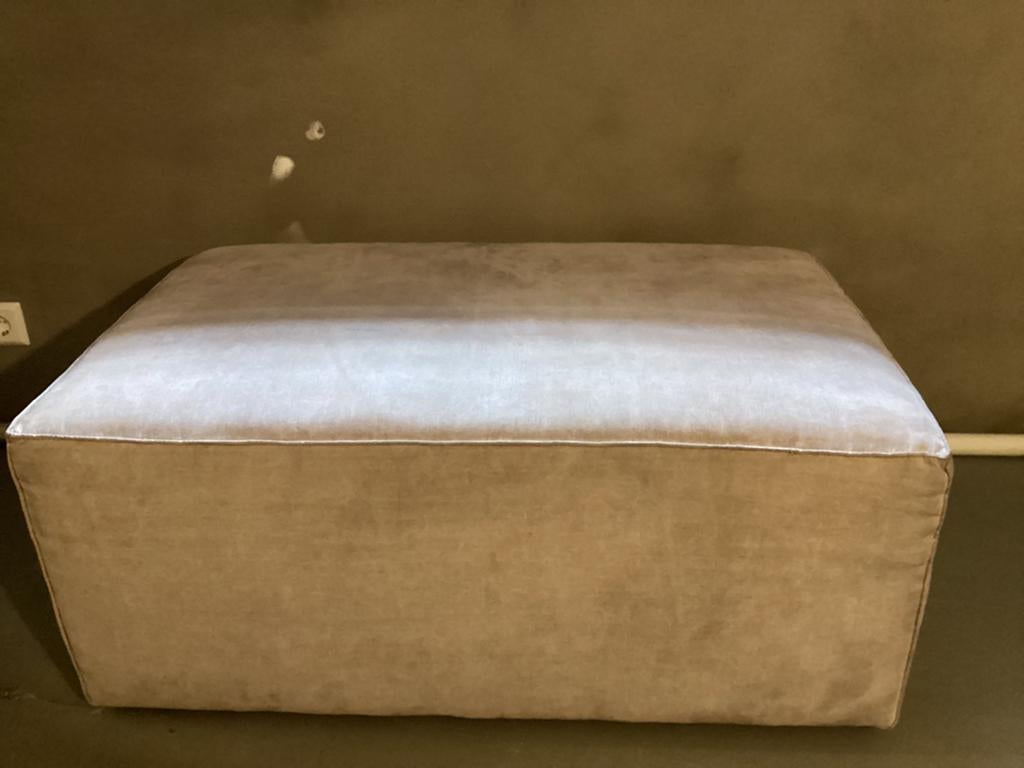 Grijze velours hocker/poef van VT wonen, Ophalen, Gebruikt, 75 tot 100 cm, Stof