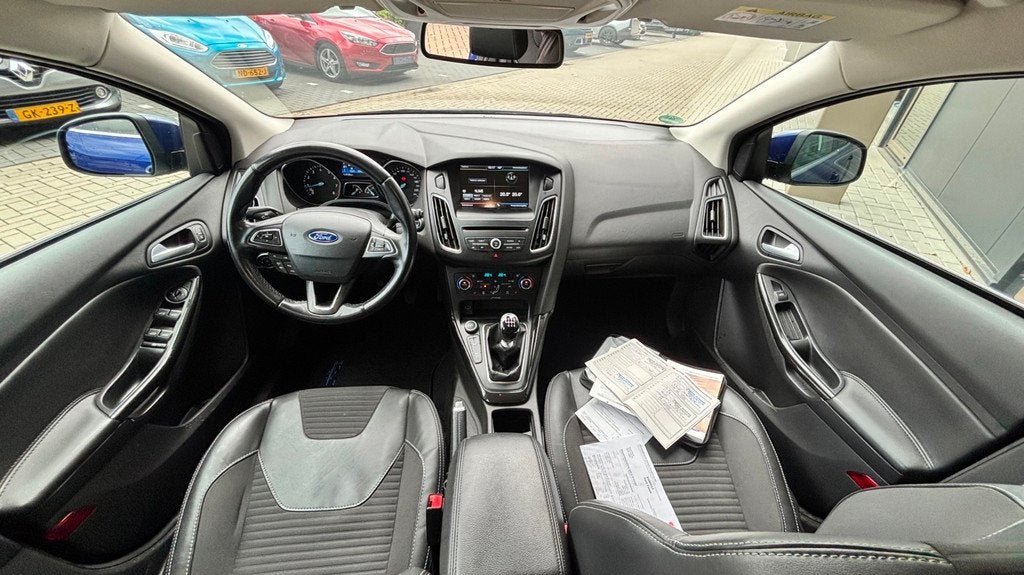 Ford Focus 125pk Titanium CLIMA | CRUISE CONTROL | HALF LEDE, Auto's, Ford, 125 pk, Gebruikt, Zwart, Blauw