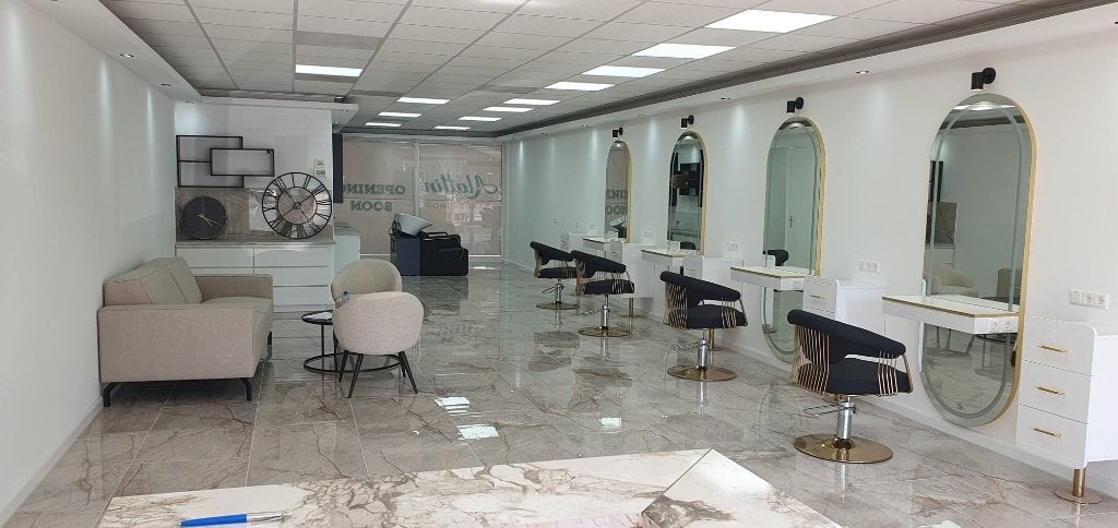 Kapperssalon ter overname aan de Wormerplein in Purmerend, Zakelijke goederen, Exploitaties en Overnames