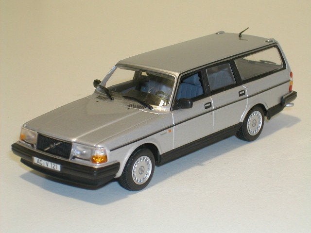 Volvo 240 . Gl break /. Estate 245 schaal 1:43 . Minichamps., Hobby en Vrije tijd, Ophalen of Verzenden, Nieuw, Auto, MiniChamps