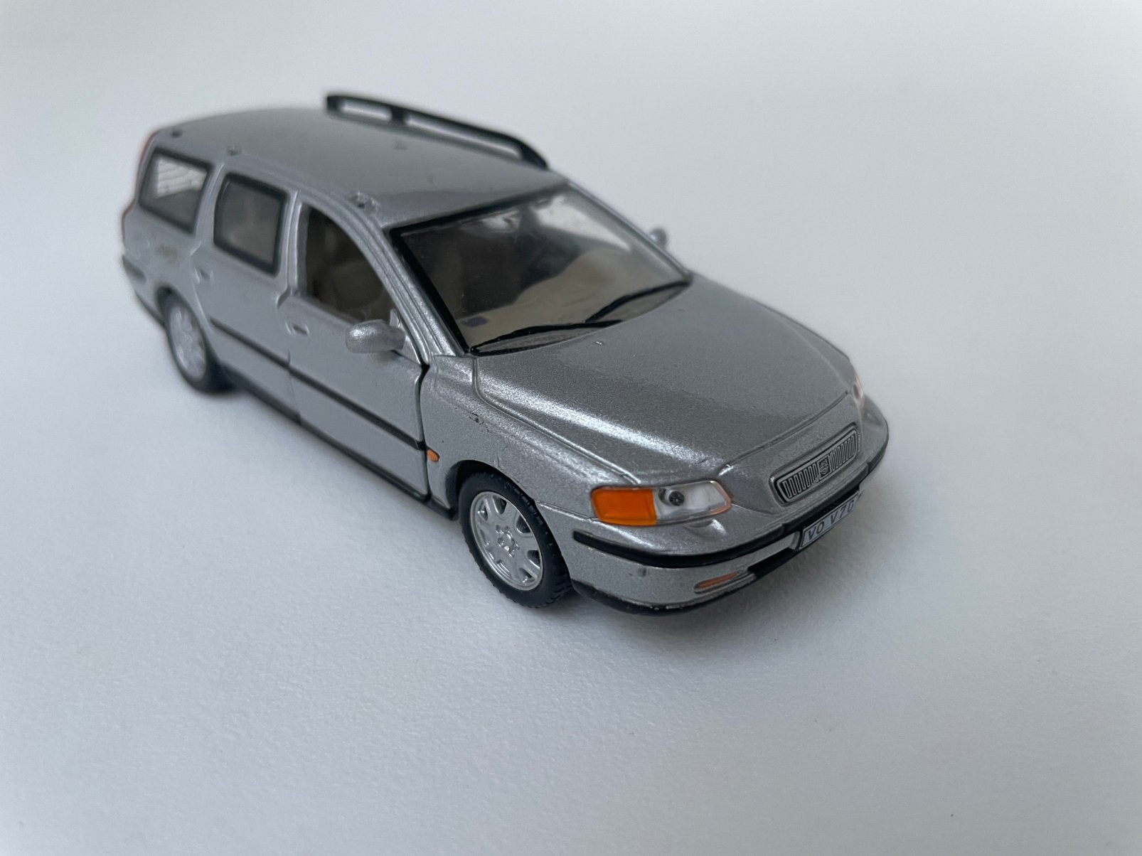 model Volvo V70 (2000), zilvergrijs, Hongwell Cararama, 1/43, Hobby en Vrije tijd, Ophalen of Verzenden, Gebruikt, Auto, Overige merken