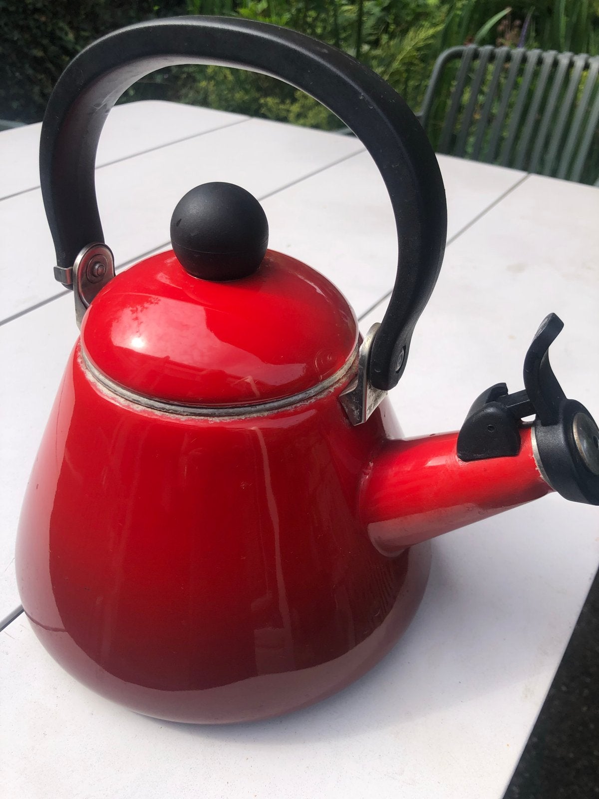 Le Creuset fluitketel rood, Le Creuset, Gebruikt, Ophalen of Verzenden, Metaal