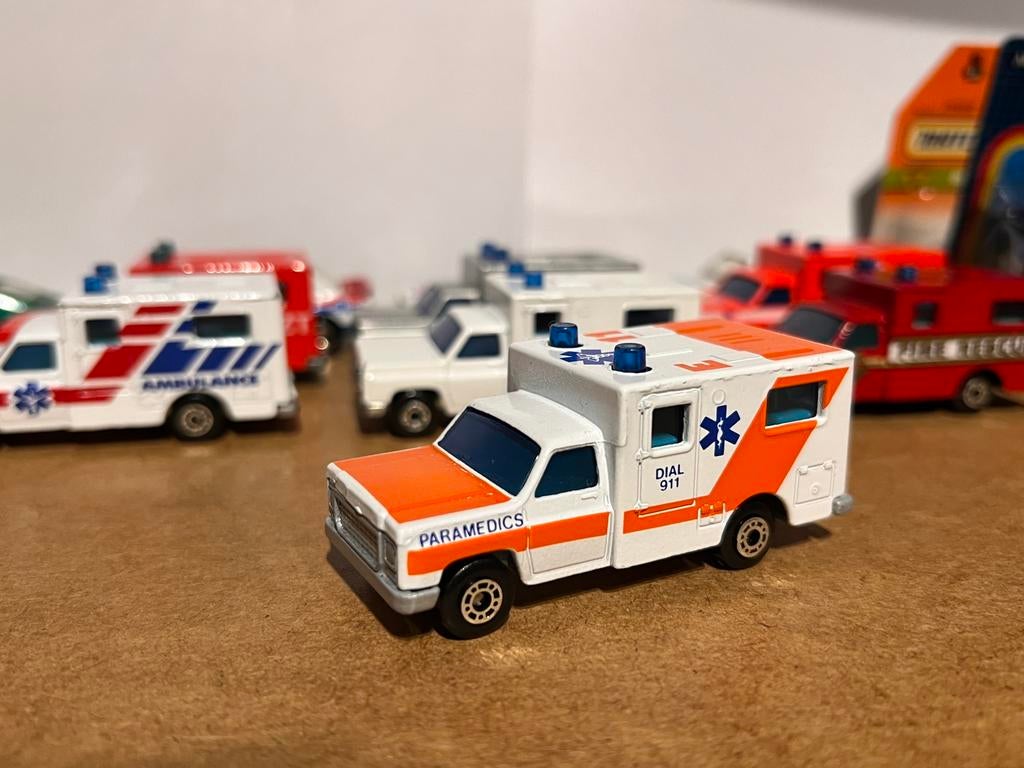 Matchbox Ambulance Paramedics E 11, Ophalen of Verzenden, Zo goed als nieuw, Auto, Matchbox