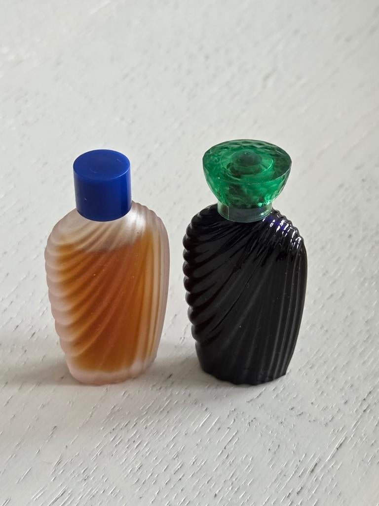 2 kleine flesjes parfum van Ungaro - 3 ml, Ophalen of Verzenden, Zo goed als nieuw, Miniatuur, Gevuld