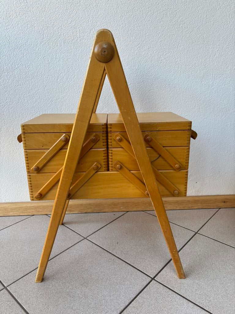 Vintage houten naaidoos op pootjes, uit de jaren 50., Ophalen, Gebruikt, On, On