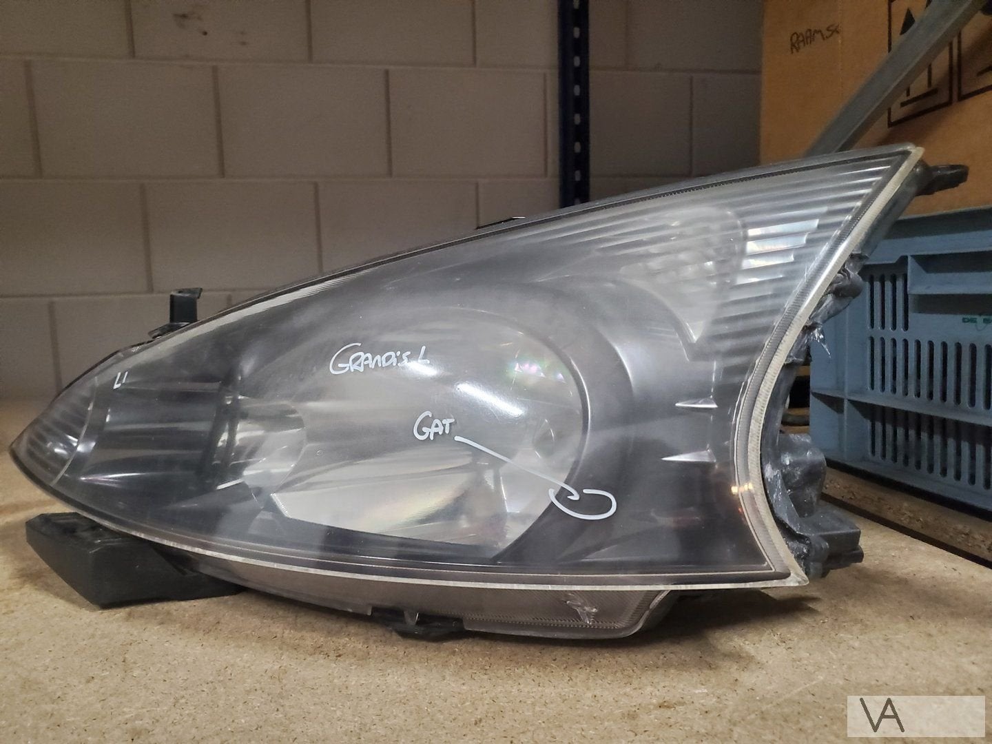 Mitsubishi Grandis 2004 - 2010 koplamp links lichte schade, Auto-onderdelen, Verlichting, Gebruikt, -, -, Ophalen of Verzenden