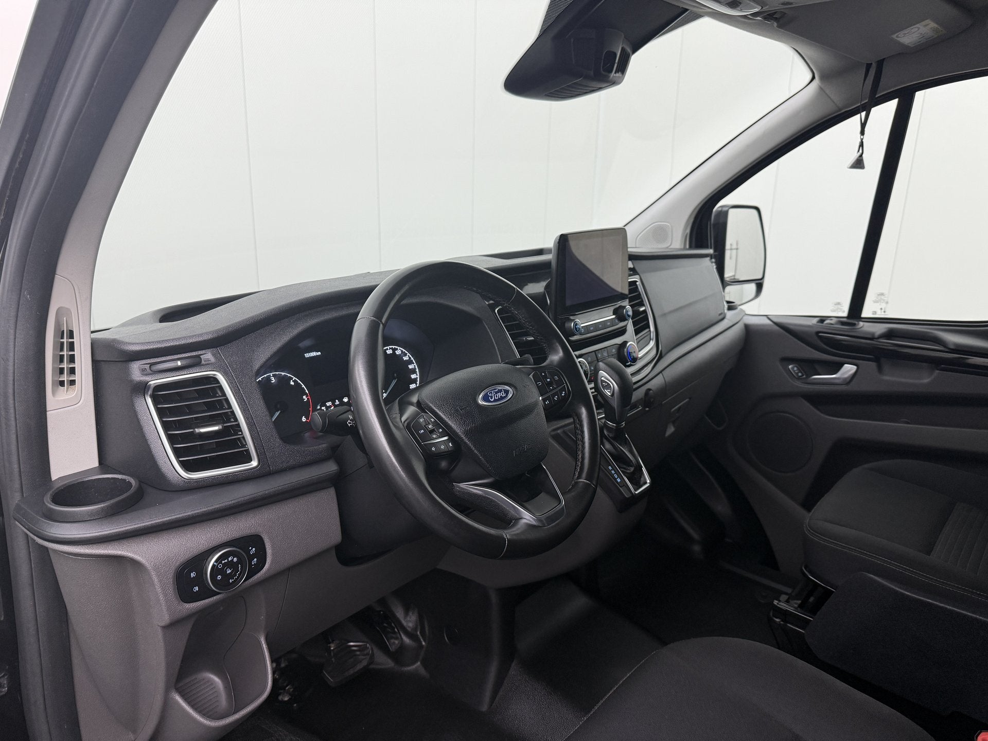 Ford Transit Custom 2.0TDCi 130PK Automaat Limited | Achterd, Auto's, Stof, Gebruikt, 4 cilinders, 1650 kg