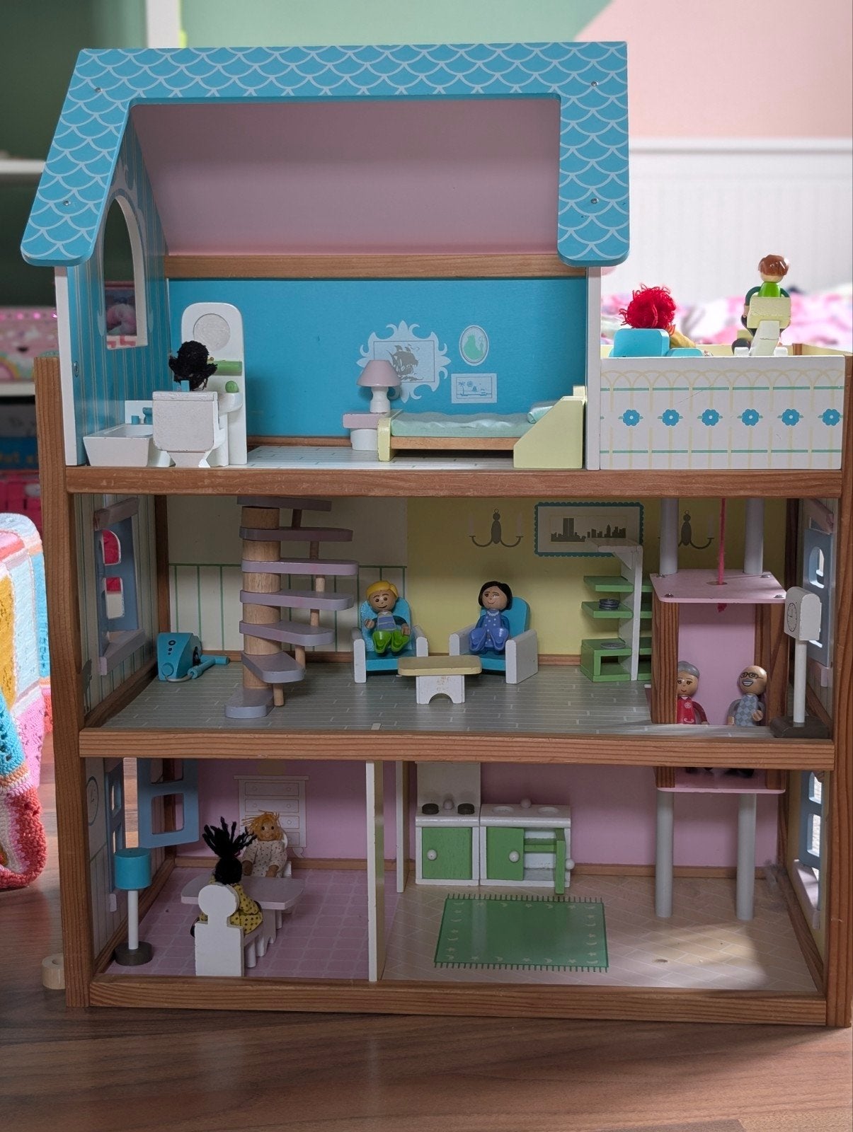Groot Houten Poppenhuis met Meubels en Poppen, Ophalen, Gebruikt, Overige typen