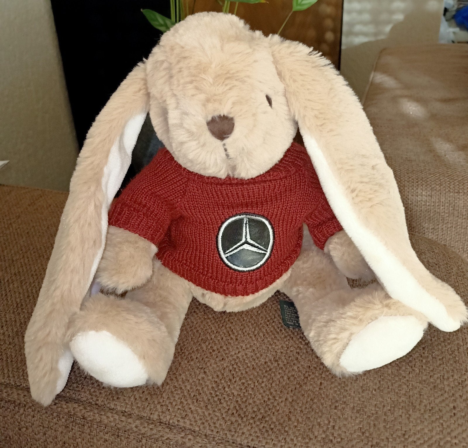 Russ Berrie, wellesley, konijn, trui met mercedes benz logo, Kinderen en Baby's, Konijn, Met kleding of accessoire, Ophalen of Verzenden