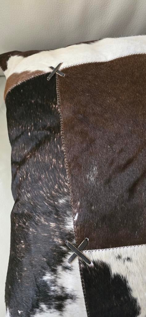 2 grote kussens van koeienhuid - Zwart, wit, bruin, Ophalen, Gebruikt, Overige kleuren, Vierkant