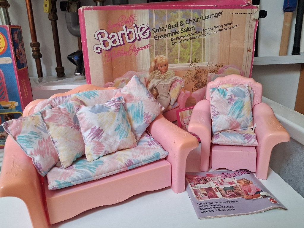 Barbie Living Pretty Sofa/Bed & Chair Set met doos en folder, Ophalen of Verzenden, Gebruikt, Barbie