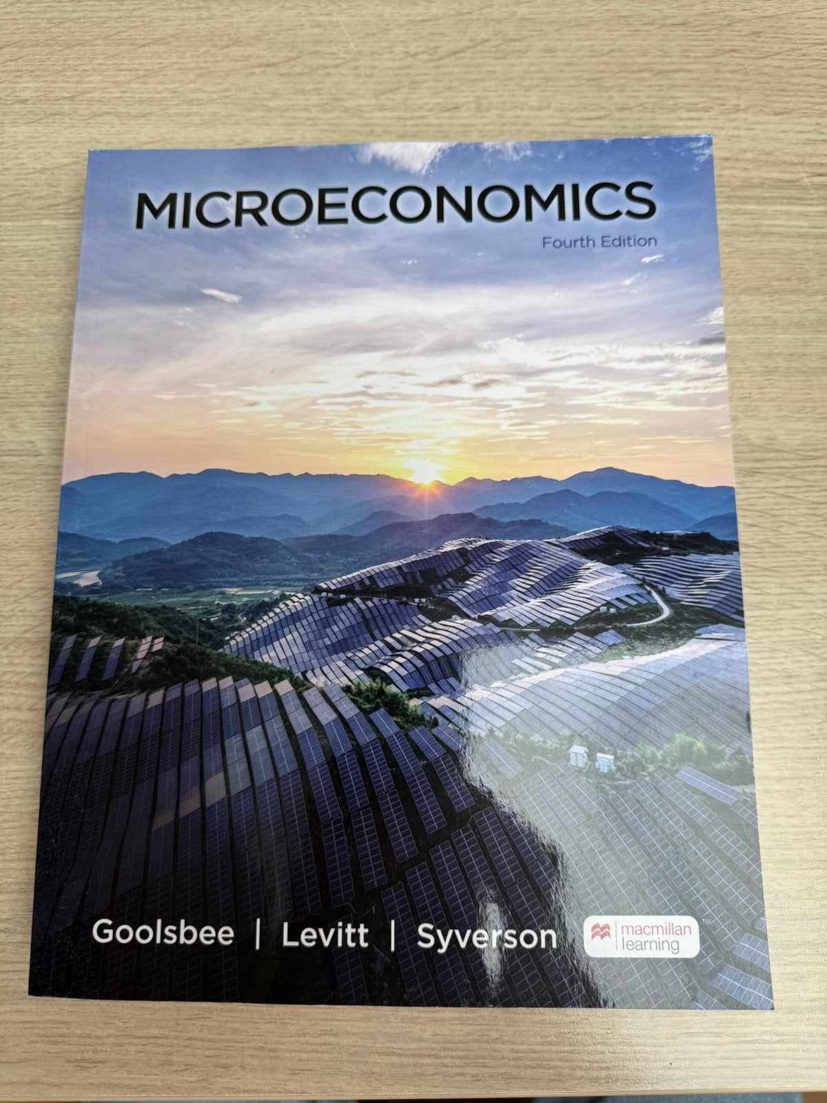 Microeconomics Fourth Edition MacMillan learning, Ophalen of Verzenden, Alpha, Nieuw, WO