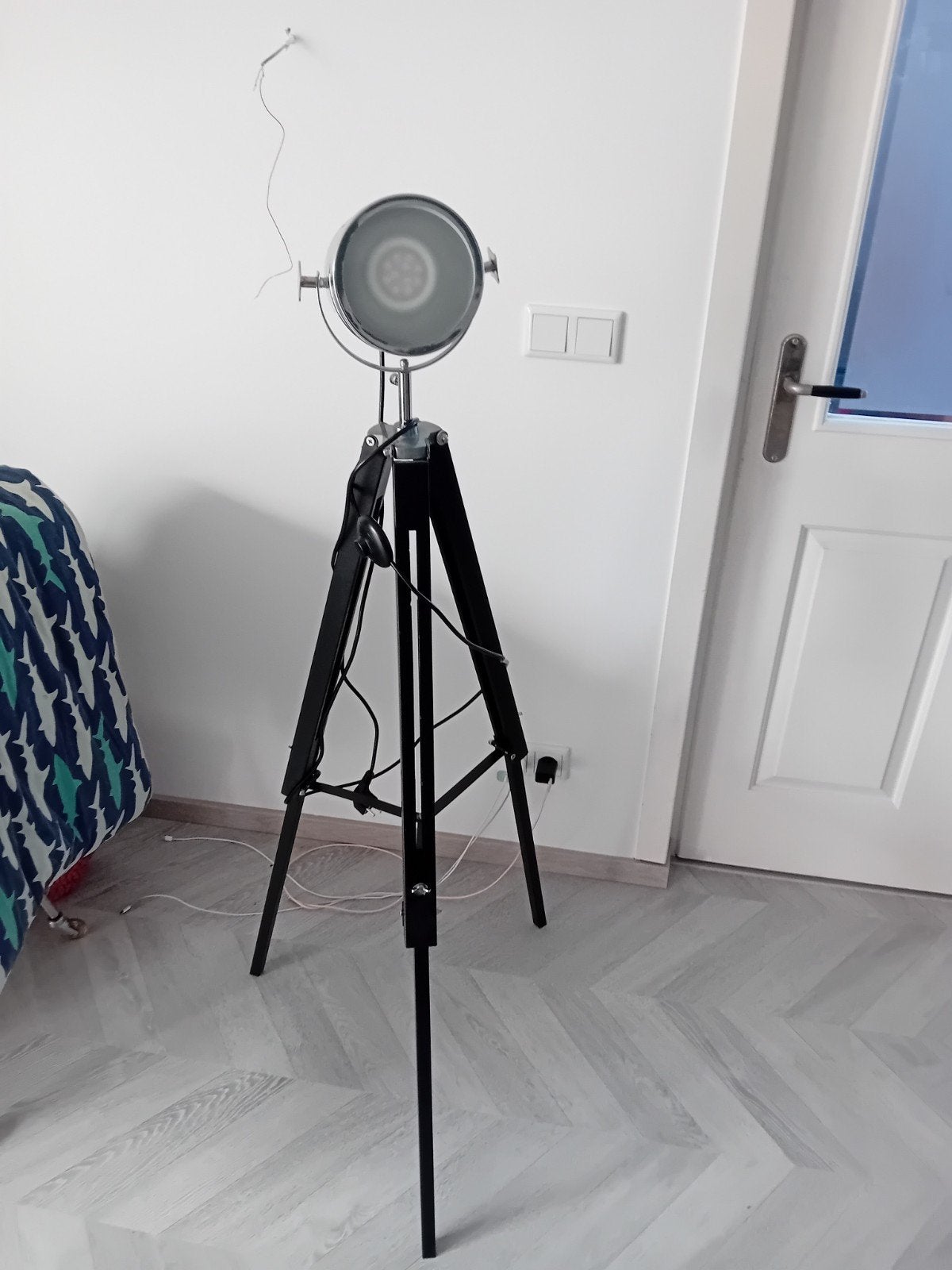 Moderne vloerlamp met driepoot statief en spot, Ophalen, Modern, Industrieel, E27 (groot), Zo goed als nieuw