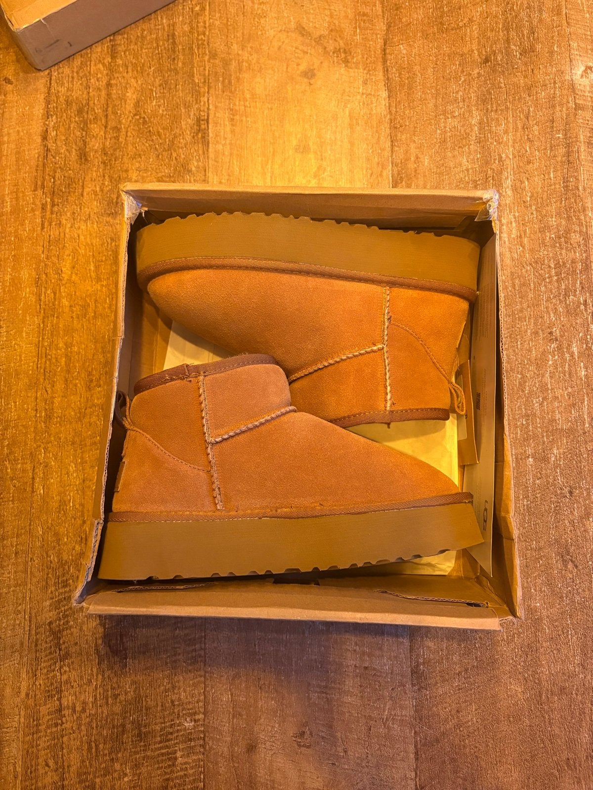 UGG Classic Ultra Mini Platform Laarzen - Nieuw in doos, Kleding | Dames, Ophalen of Verzenden, Nieuw, Bruin, Lage of Enkellaarzen