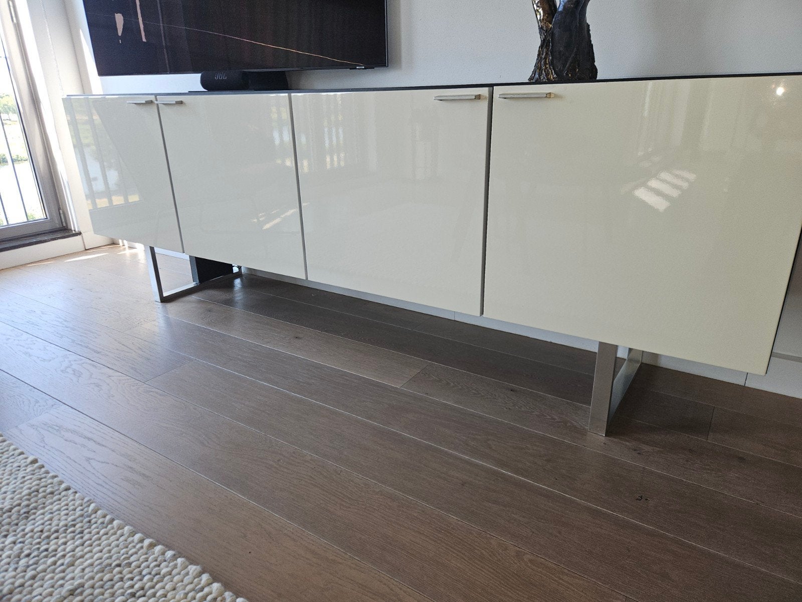 Dressoir wit zwart . Grome poten., Ophalen, Modern strak, 200 cm of meer, Overige houtsoorten