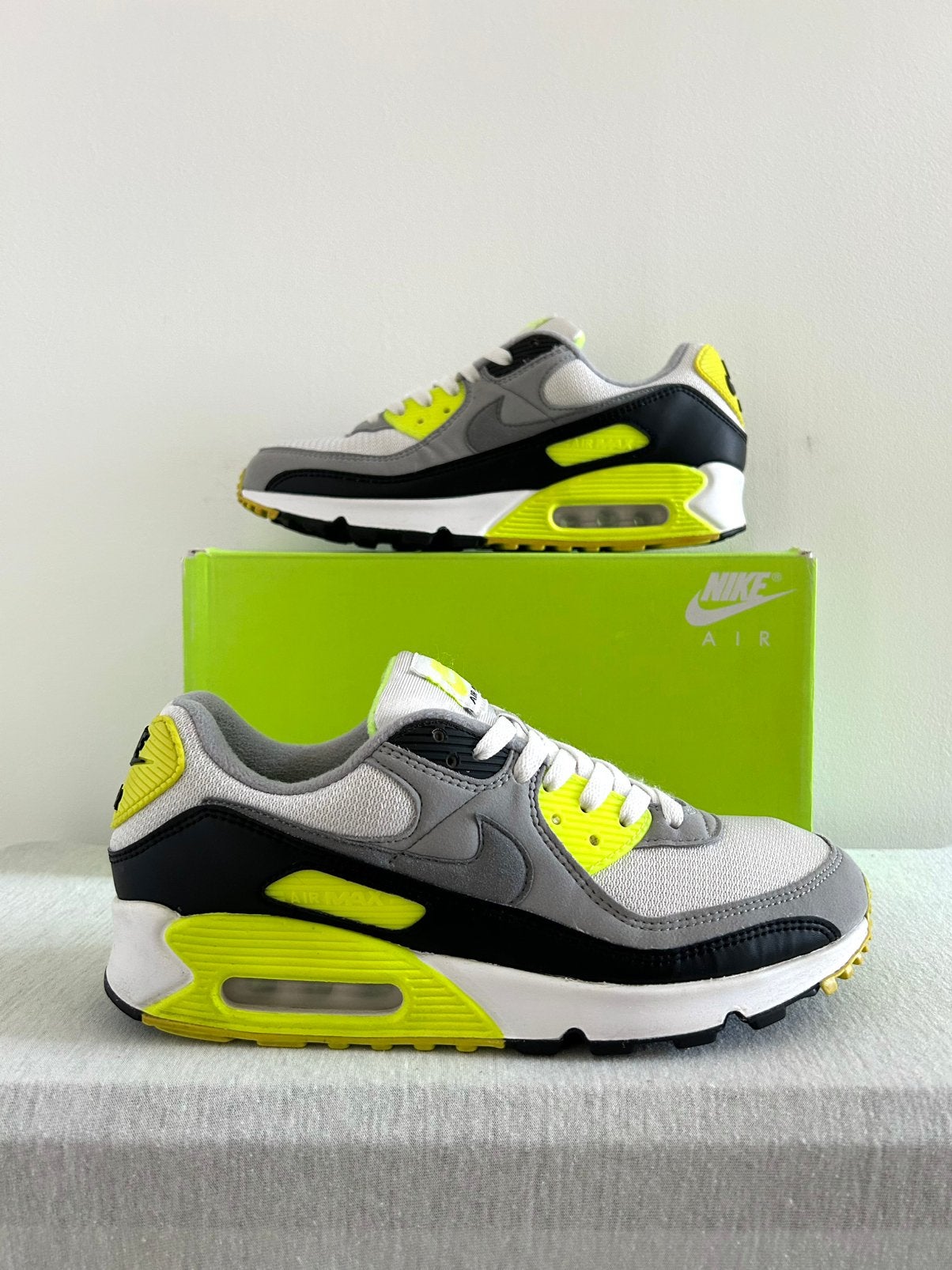 Nike Air Max 90 OG Volt (EU 42,5), Kleding | Heren, Wit, Nike, Ophalen of Verzenden, Sneakers of Gympen