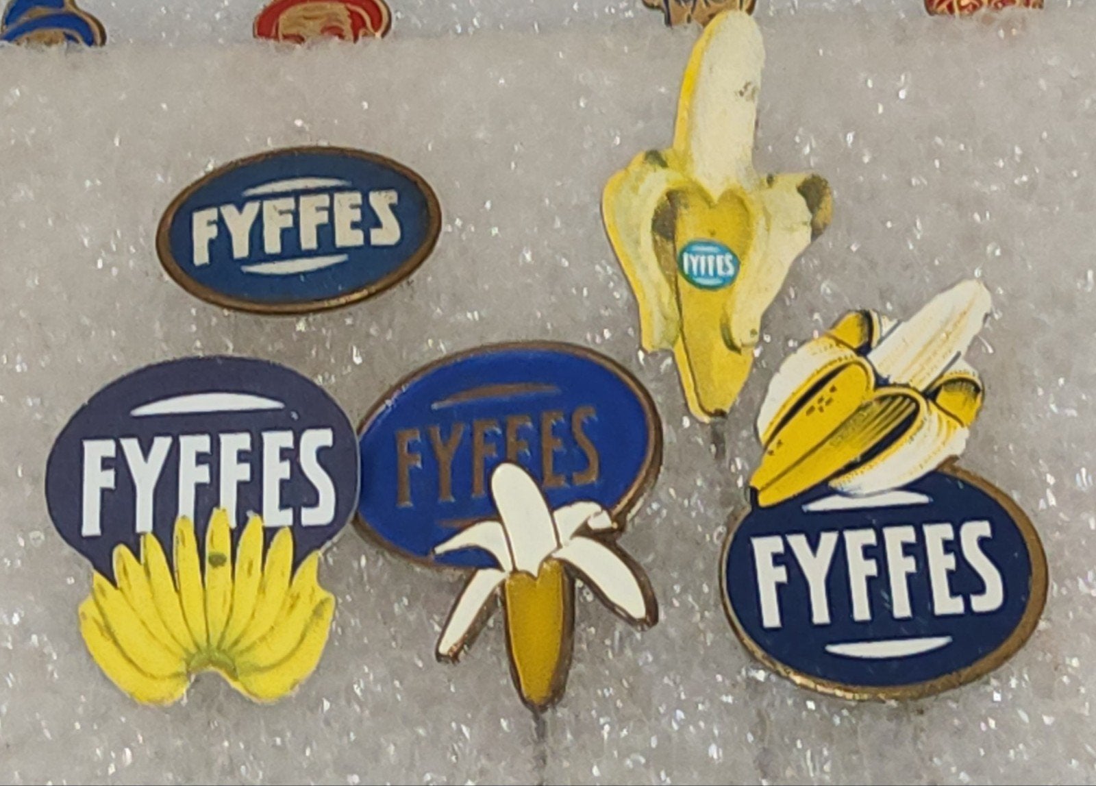 5 Fyffes Bananen Speldjes - Vintage Collectie, Verzamelen, Ophalen of Verzenden, Gebruikt, Merk, Speldje of Pin