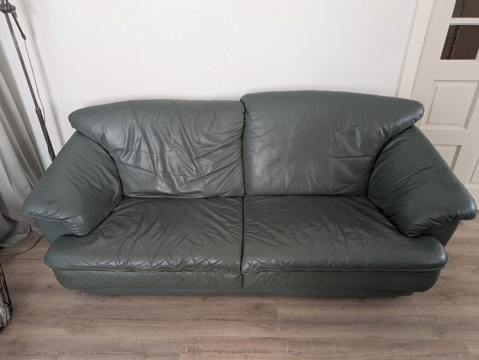 Groen leren 3 en 2 zitsbank, Ophalen, Gebruikt, Klassiek, Comfortabel, Tweepersoons