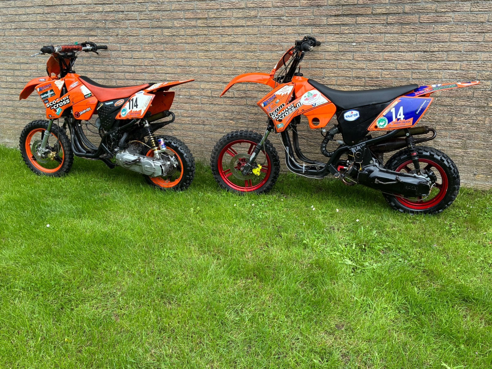 Cross brommer automaat ( zwarte cross), Fietsen en Brommers, Minibikes, Midibikes en Pitbikes, Zo goed als nieuw, Overige typen