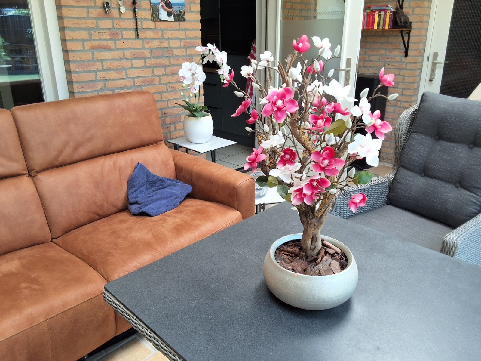 Zijde bloemstuk op houten stam - 70 cm hoog, Ophalen, Binnen, Onderhoudsvrij, Bloemstuk