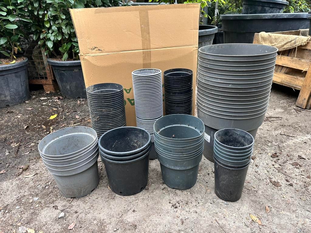 Ruim 100 gebruikte kweekpotten, Ophalen, Kunststof, Minder dan 30 cm, Rond