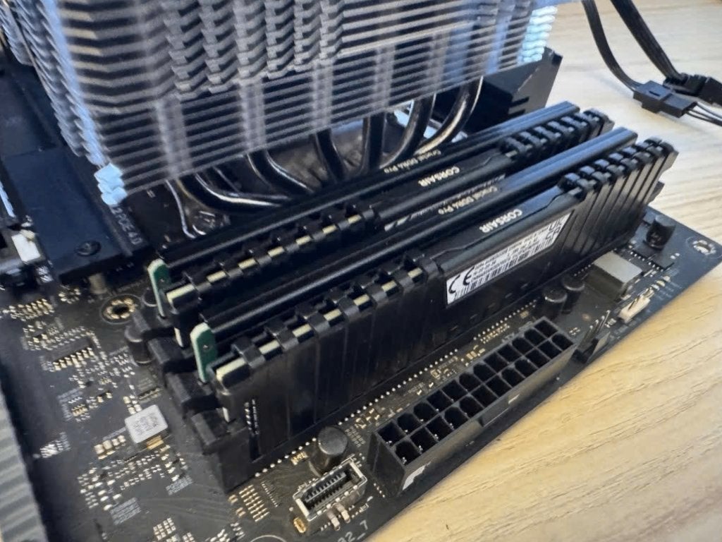 128GB DDR4-3200 RAM (4x 32GB), Crucial + Corsair, Gebruikt, DDR4, Ophalen of Verzenden, 128 GB