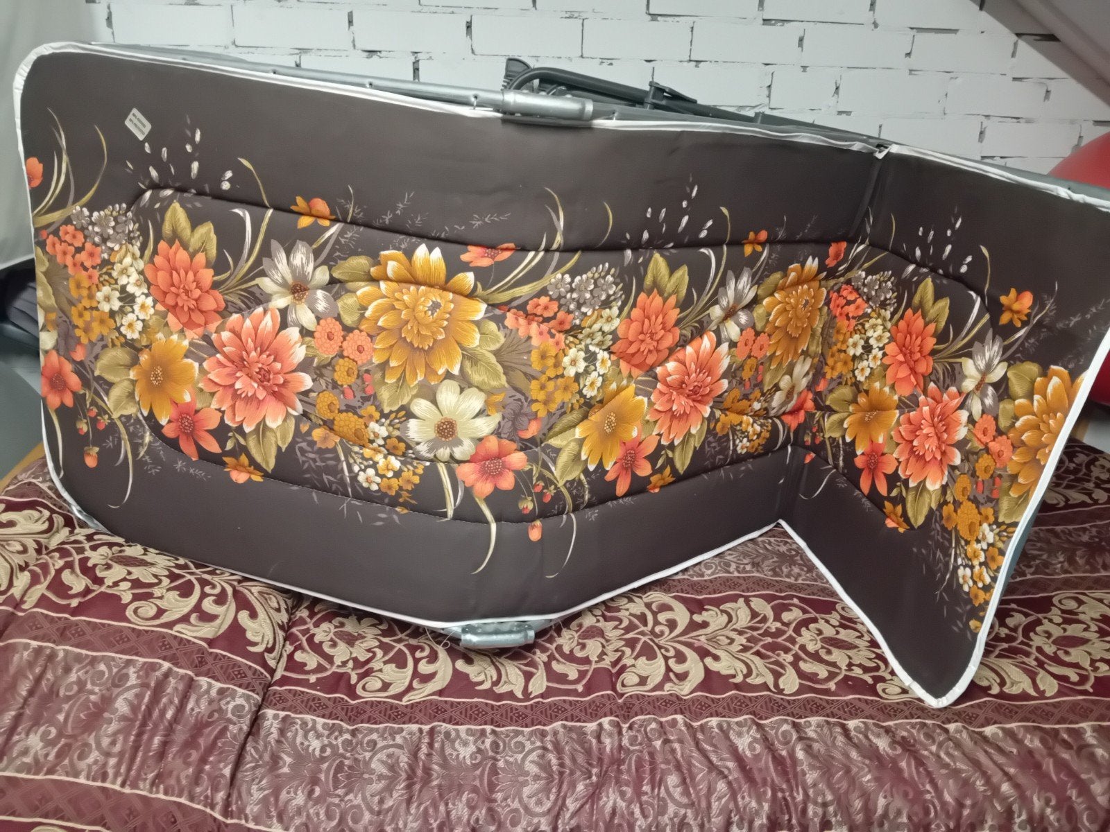 Vintage jaren '70 ligbed/stretcher met bloemenmotief, Ophalen of Verzenden, Gebruikt, Metaal, Inklapbaar