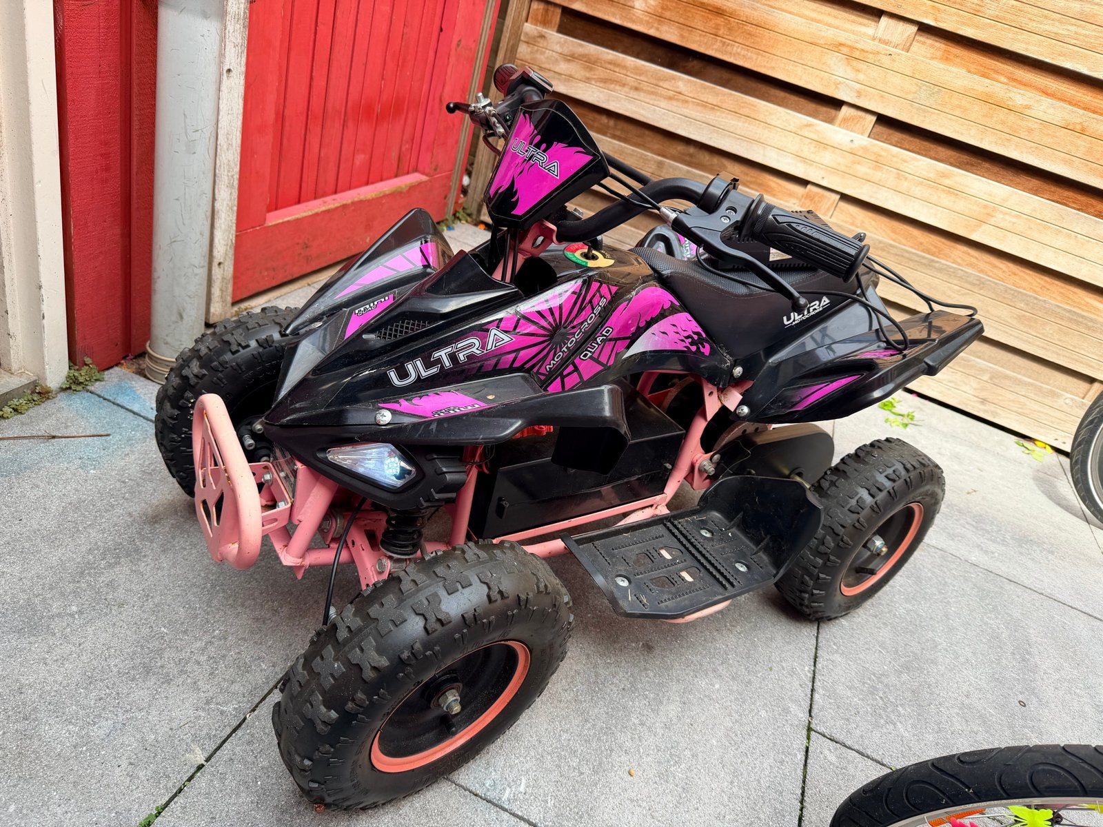 Kinderen mini Quad elektrische met nieuw accu, Ophalen, Gebruikt