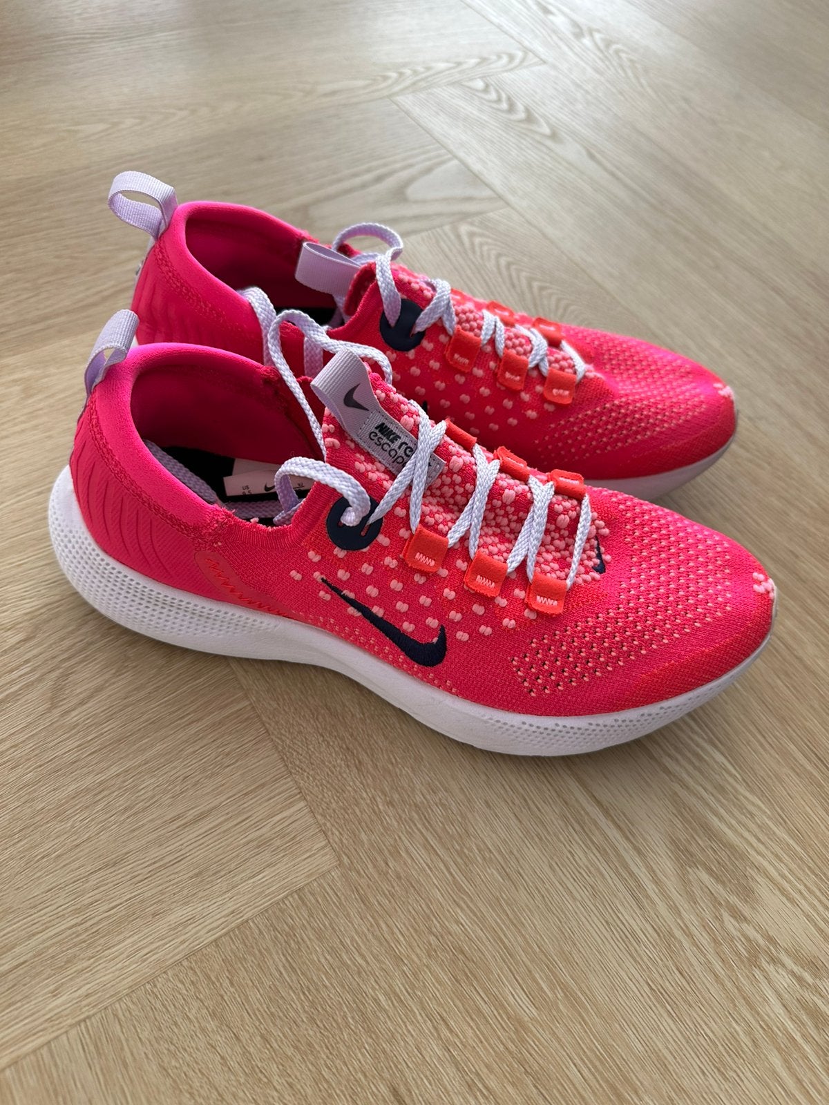 Nike WMNS React Escape Run Flyknit Hardloopschoenen Maat 41, Ophalen of Verzenden, Zo goed als nieuw, Wit, Sportschoenen