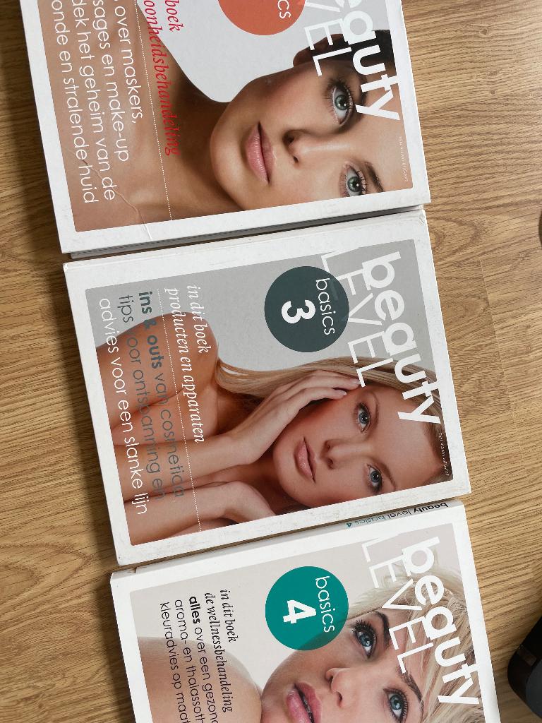 Studieboek Visavi schoonheidsspecialiste, Boeken, Ophalen of Verzenden, Zo goed als nieuw, Beta, Bespeak b.v.