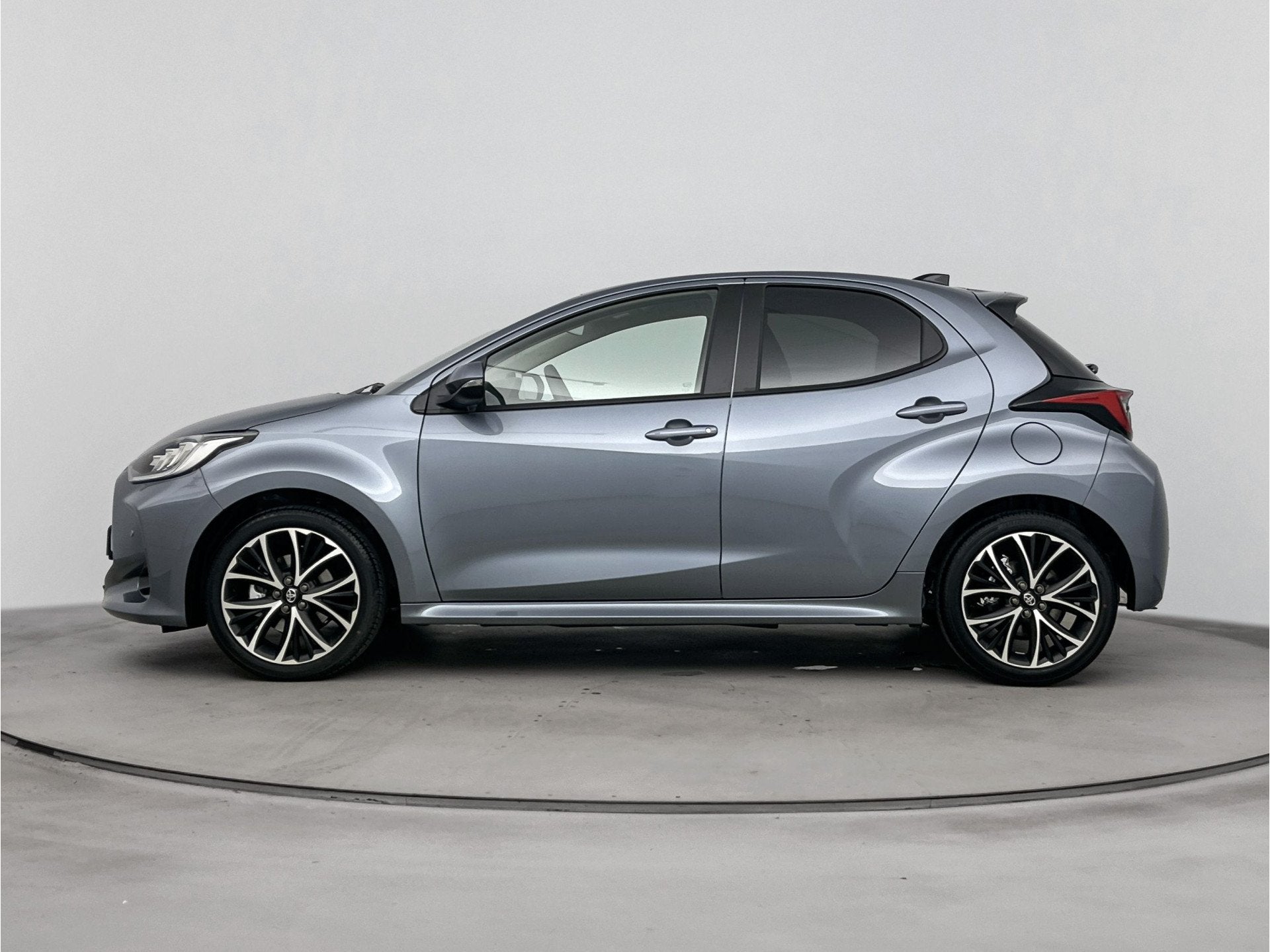 Toyota Yaris 1.5 Hybrid 115 Dynamic | Apple Carplay & Androi, Auto's, 12 maanden, Stof, Zwart, 116 pk