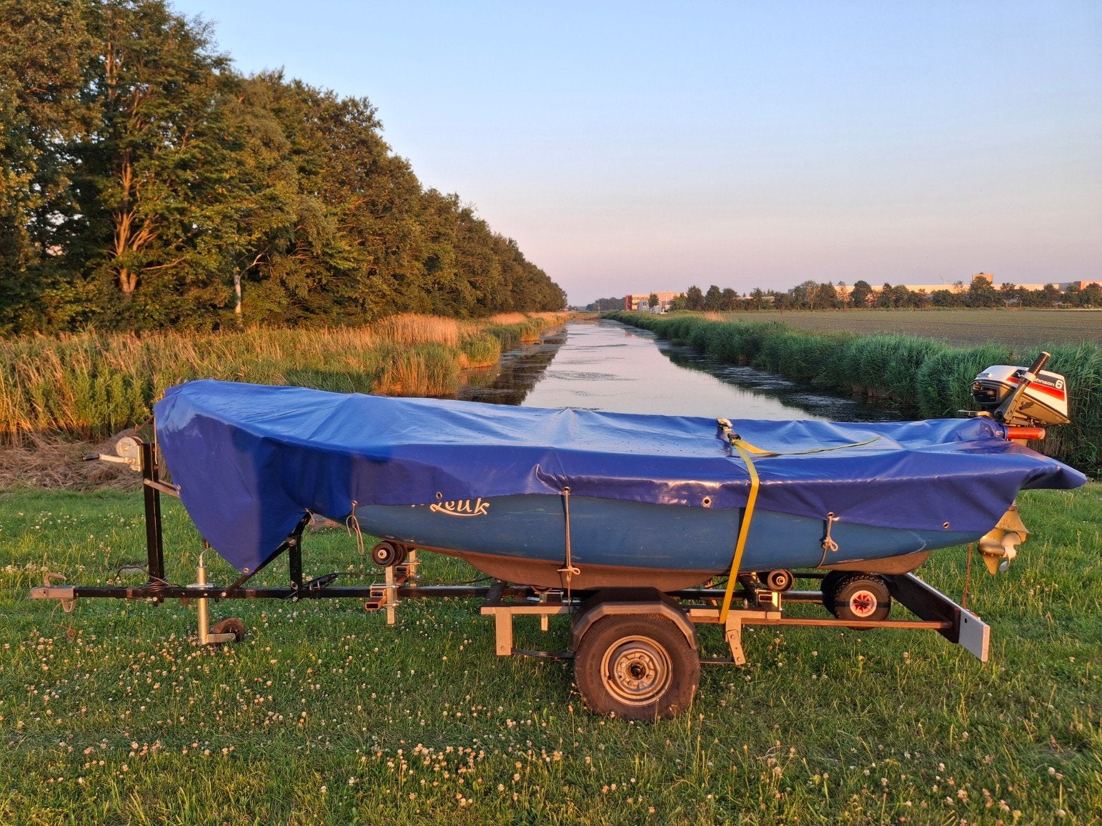 Leukothea zeilbootje met motor, trailer en toebehoren, Watersport en Boten, Open zeilboten, Ophalen, Gebruikt, Inclusief zeilen