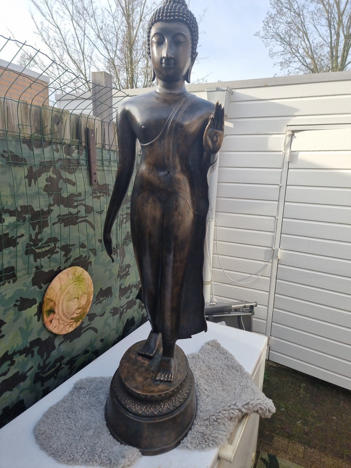 Boeddhabeeld in Abhaya mudra- 157 hoog- 45 diep-50 breed- ca, Ophalen of Verzenden, Zo goed als nieuw, Bruin, Handgemaakt