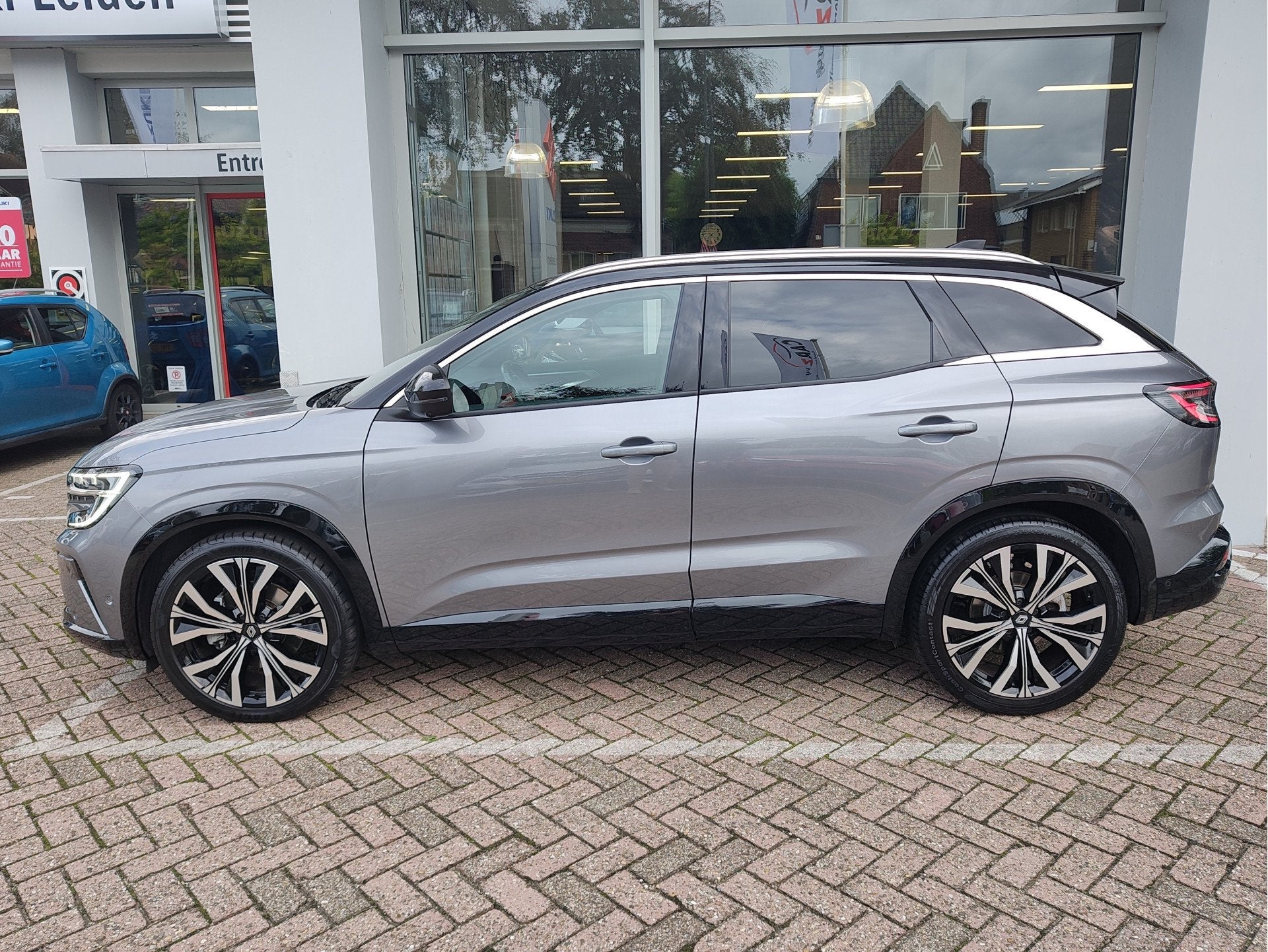 Renault Austral 1.2 E-TECH FULL HYBRID 200 ICONIC AUTOMAAT S, Auto's, 12 maanden, Gebruikt, 1199 cc, Leder en Stof