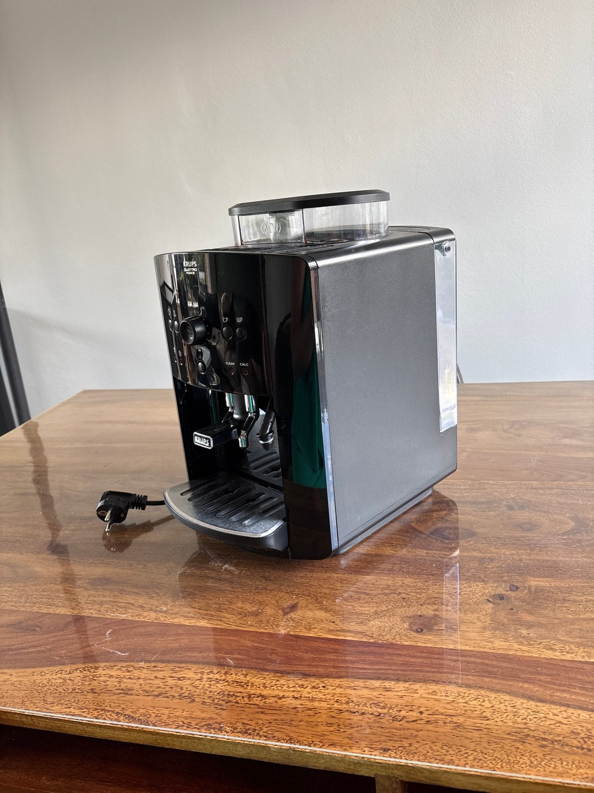 Krups Espressomachine EA81: Compacte volautomaat, Gebruikt, Espresso apparaat, Koffiebonen, 4 tot 10 kopjes