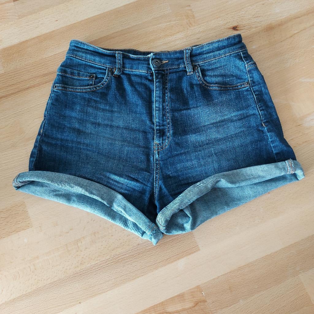 Pull & Bear denim shorts high waisted maat 40, Nieuw, W30 - W32 (confectie 38/40), Pull & Bear, Verzenden