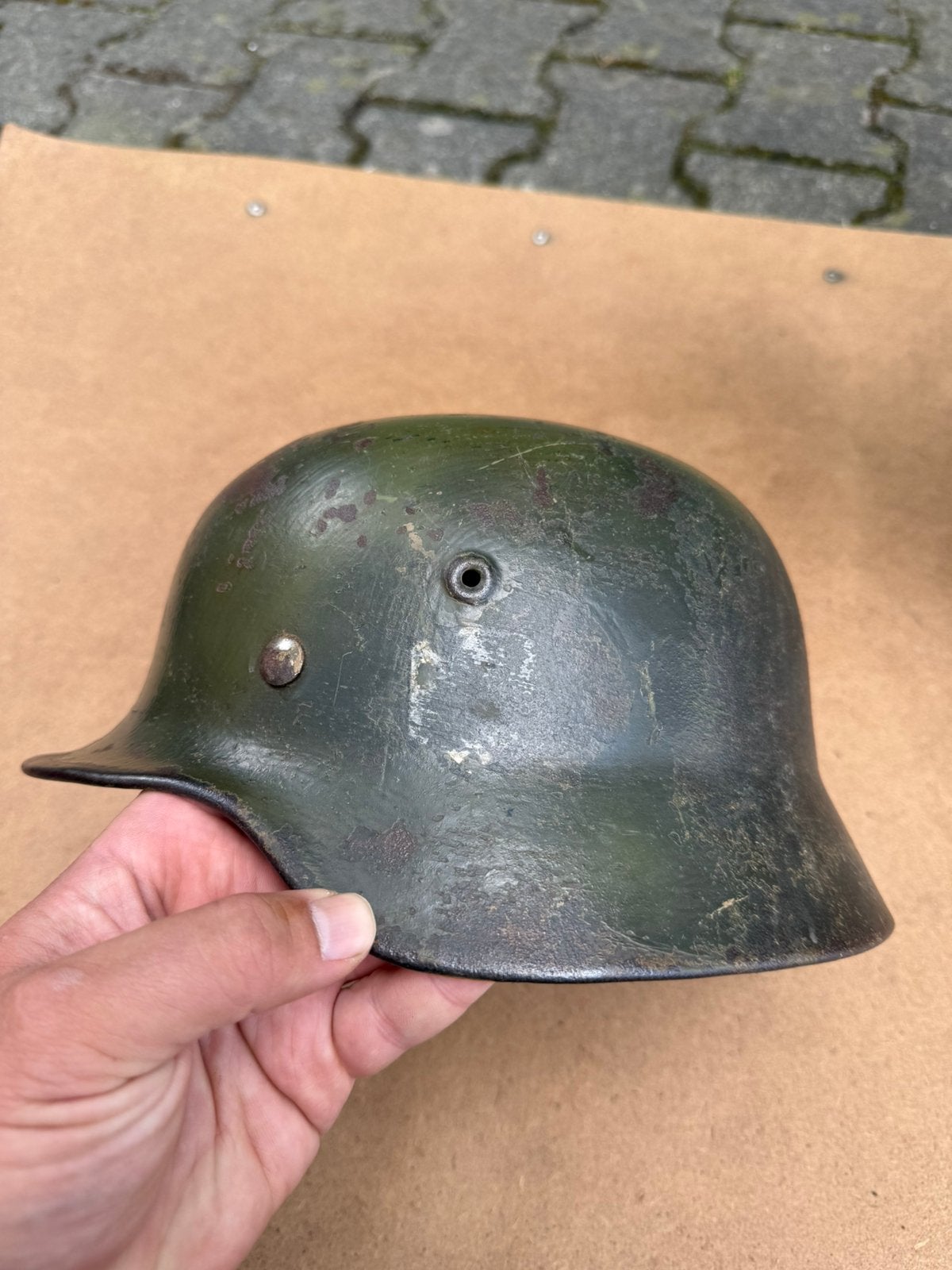 Duitse M40 Wehrmacht-helm in camouflage, Ophalen of Verzenden, Nederland