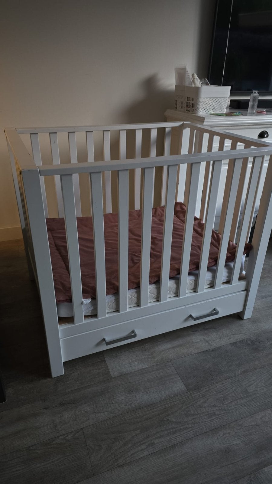 Wit houten babybox Timgro Simone, Kinderen en Baby's, Ophalen, Gebruikt, Rechthoekig, In hoogte verstelbaar