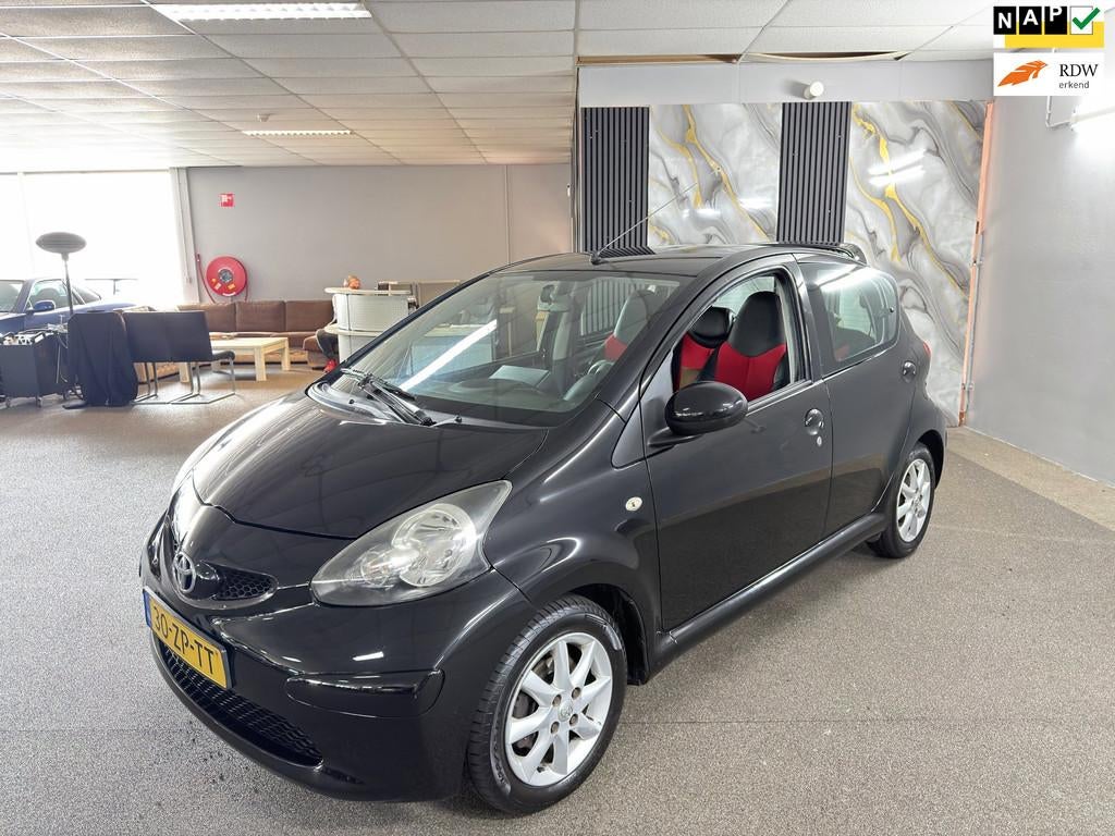 Toyota Aygo 1.0-12V + Apk Nieuw,Airco,Carplay,Bluetooth,Lede, Voorwielaandrijving, Gebruikt, Zwart, 4 stoelen