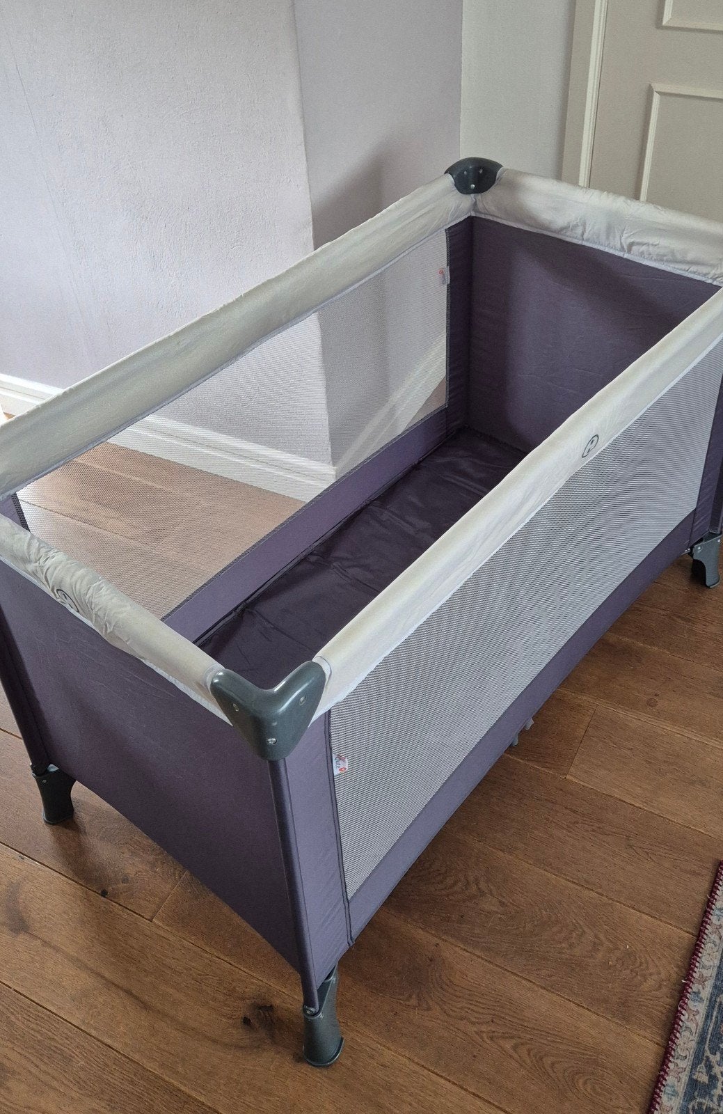 Qute Q-sleep campingbedje + matras, Kinderen en Baby's, Ophalen, Zo goed als nieuw, Reisbedje