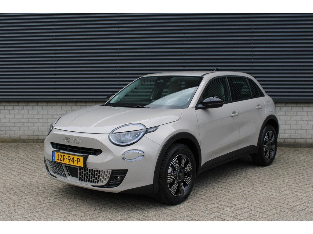 Fiat 600 1.2 Hybrid Icon (bj 2026, automaat), Auto's, Fiat, Automaat, 145 pk, Gebruikt, 1199 cc